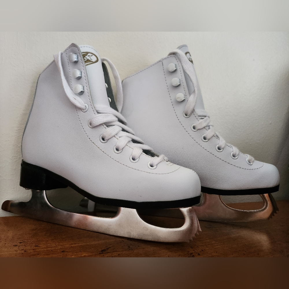 NWOT DBX 1100 Series Figure Skates Size 1
